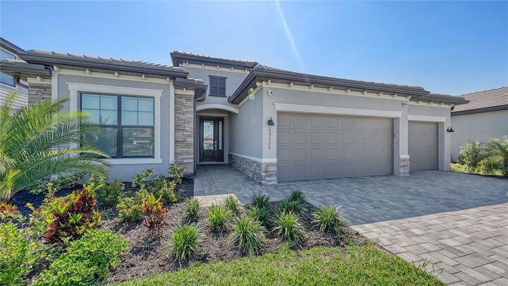 Property Photo: 15332 Serene Shores Loop Street FL 34211