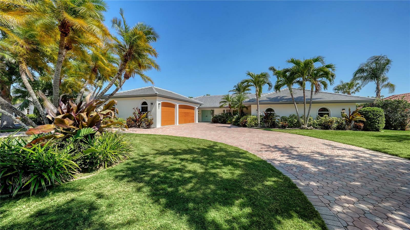 Property Photo: 642 S Owl Drive FL 34236