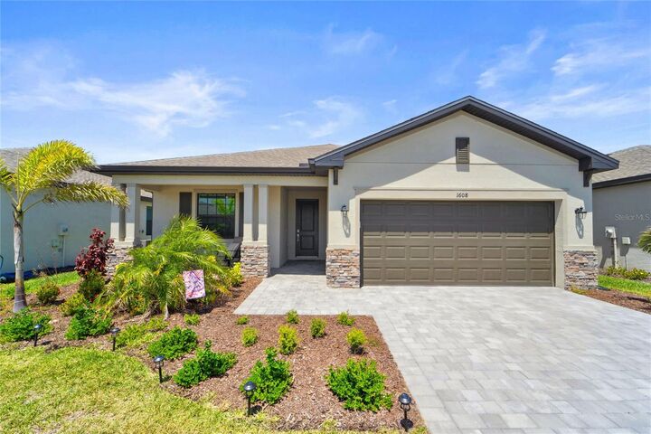 Property Photo:  1608 Saddlewood Circle  FL 33953 