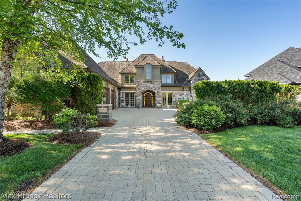 2921 Turtle Pond Court  Bloomfield Hills MI 48302 0720 photo