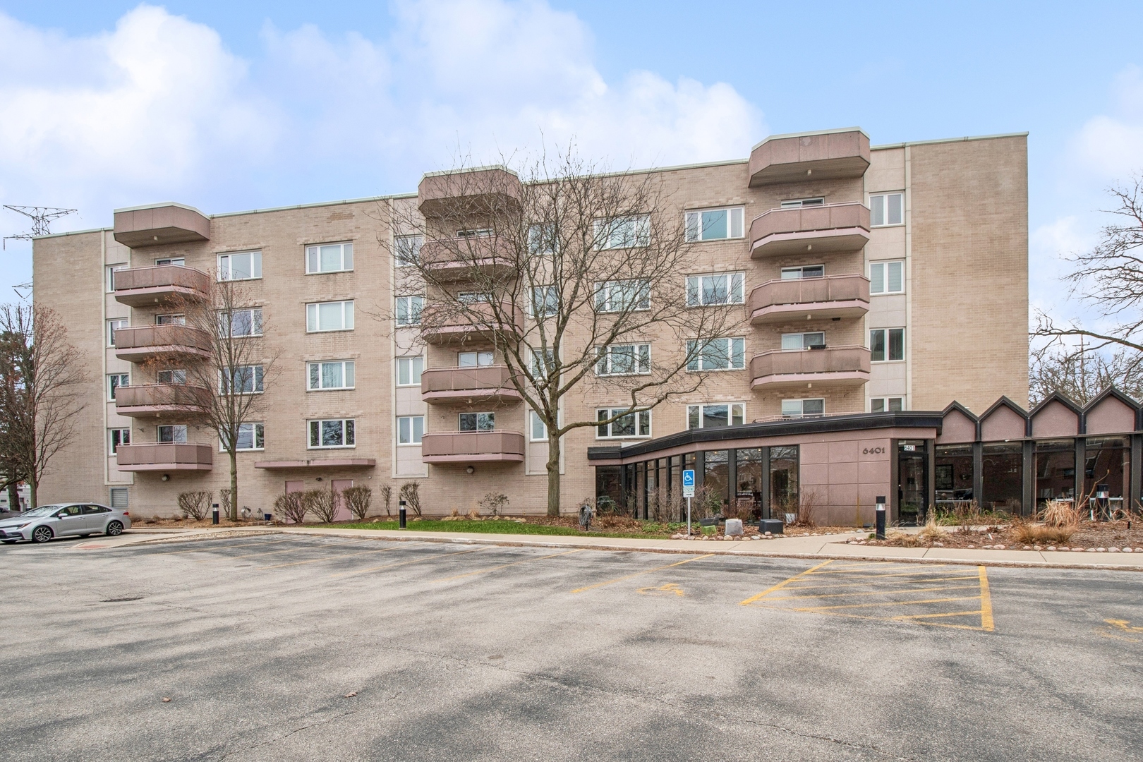 6401 Lincoln Avenue 304  Morton Grove IL 60053 photo