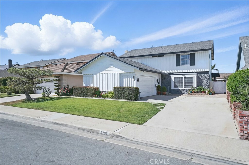 Property Photo:  5201 Del Serra Circle  CA 90623 
