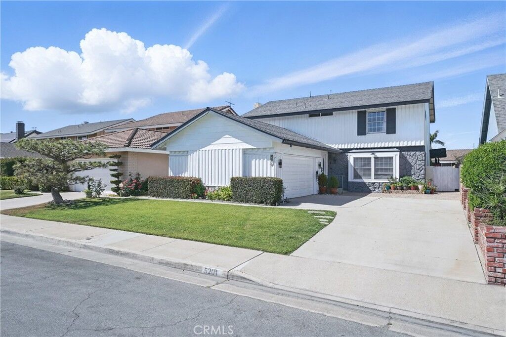 Property Photo:  5201 Del Serra Circle  CA 90623 