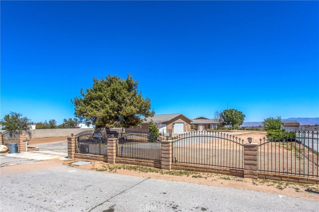 Property Photo:  7045 Oak Hill Road  CA 92344 