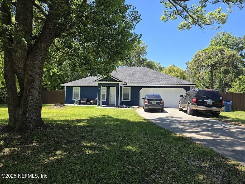 Property Photo: 12332 Naomi Drive FL 32218