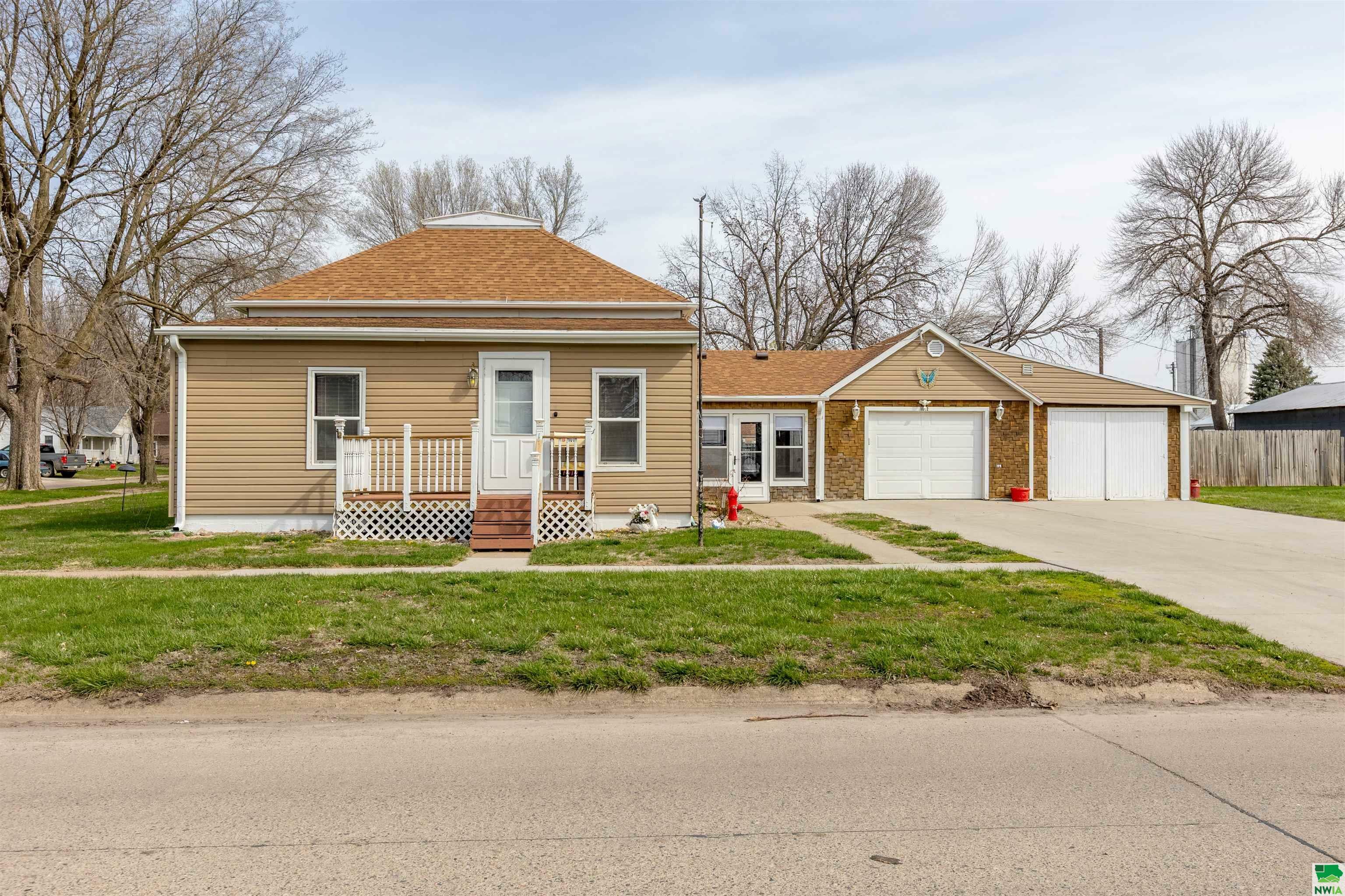 Property Photo:  1012 Cameo Street  IA 51040 