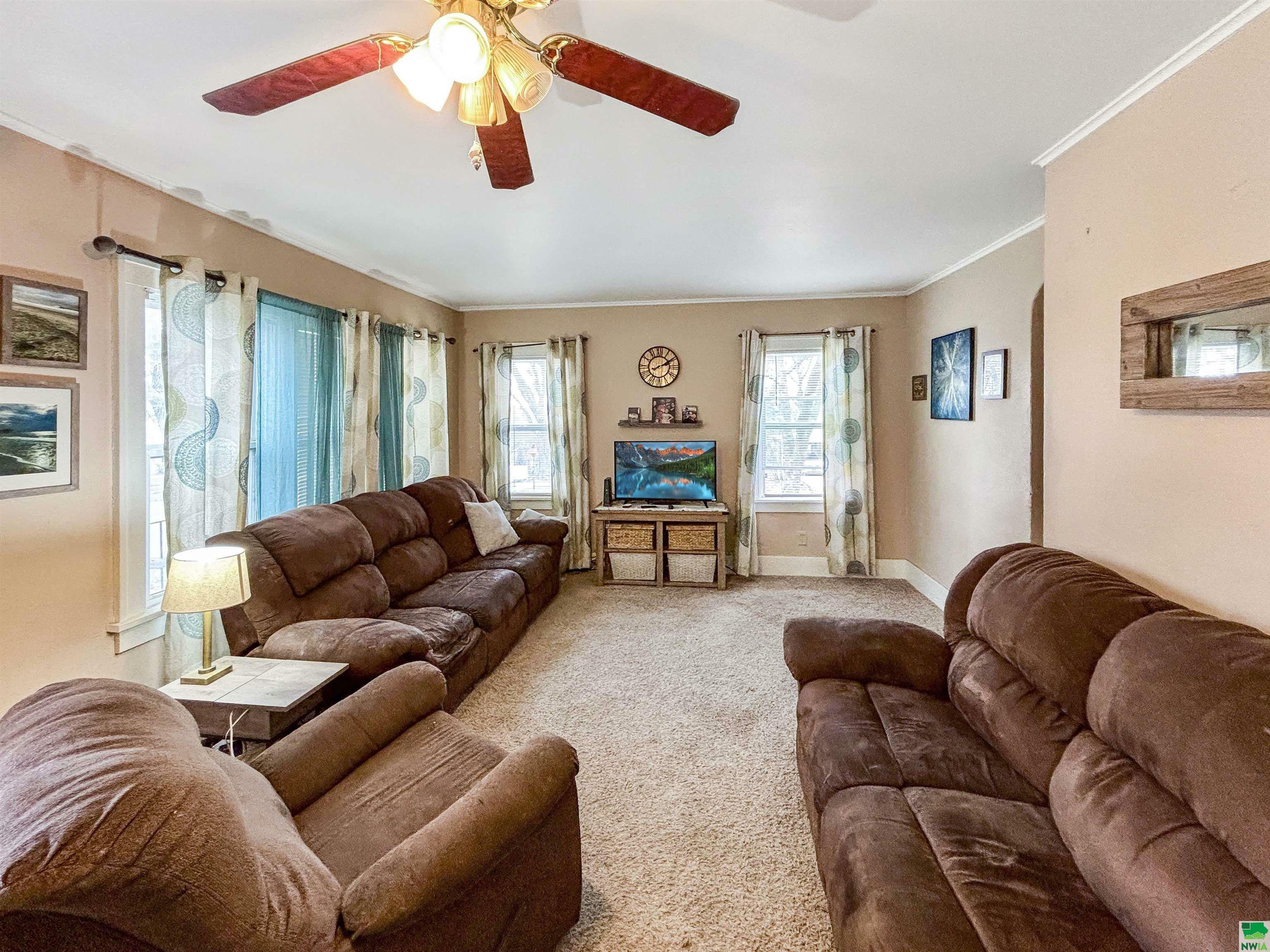 Property Photo: 401-03 32 St IA 51104-2541