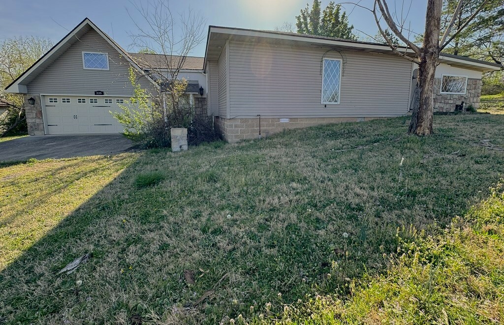 Property Photo: 225 N School Street AR 72635