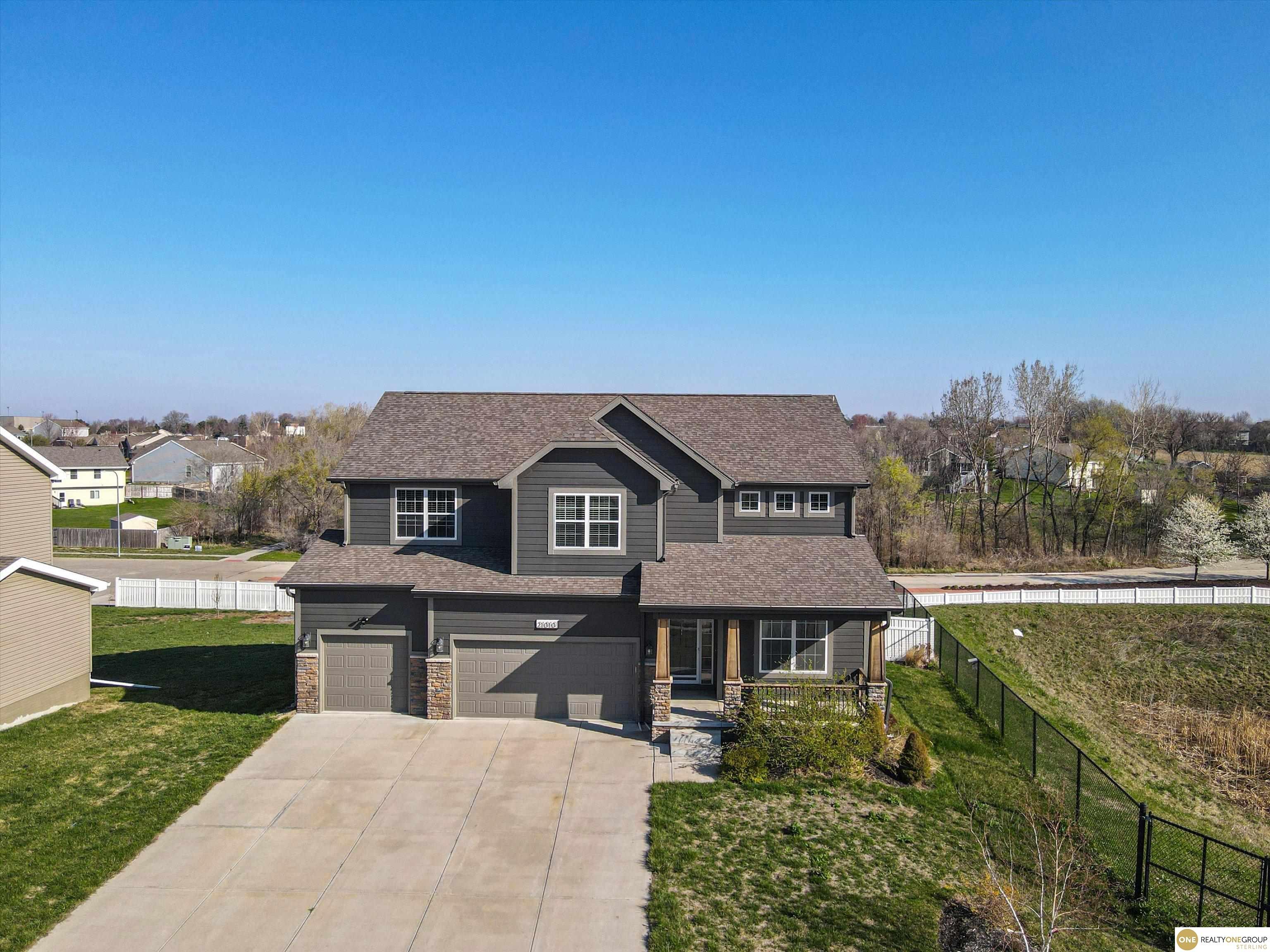 Property Photo: 21010 Castlerock Lane NE 68028