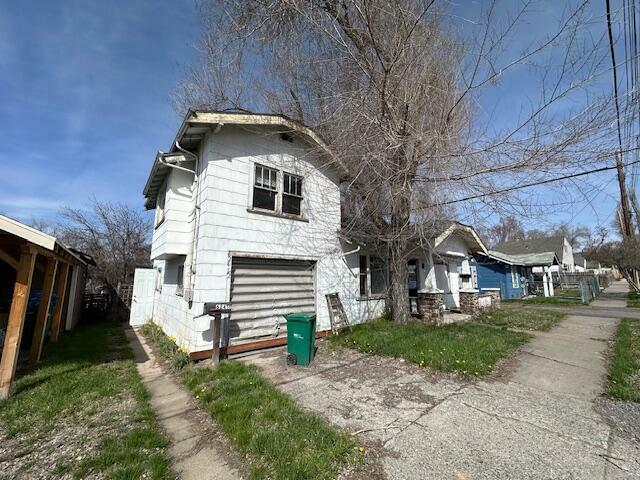 Property Photo: 624 Mitchell Street OR 97601