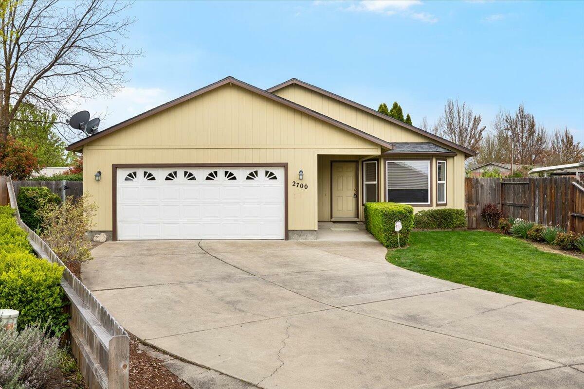 Property Photo: 2700 Brae Drive OR 97501
