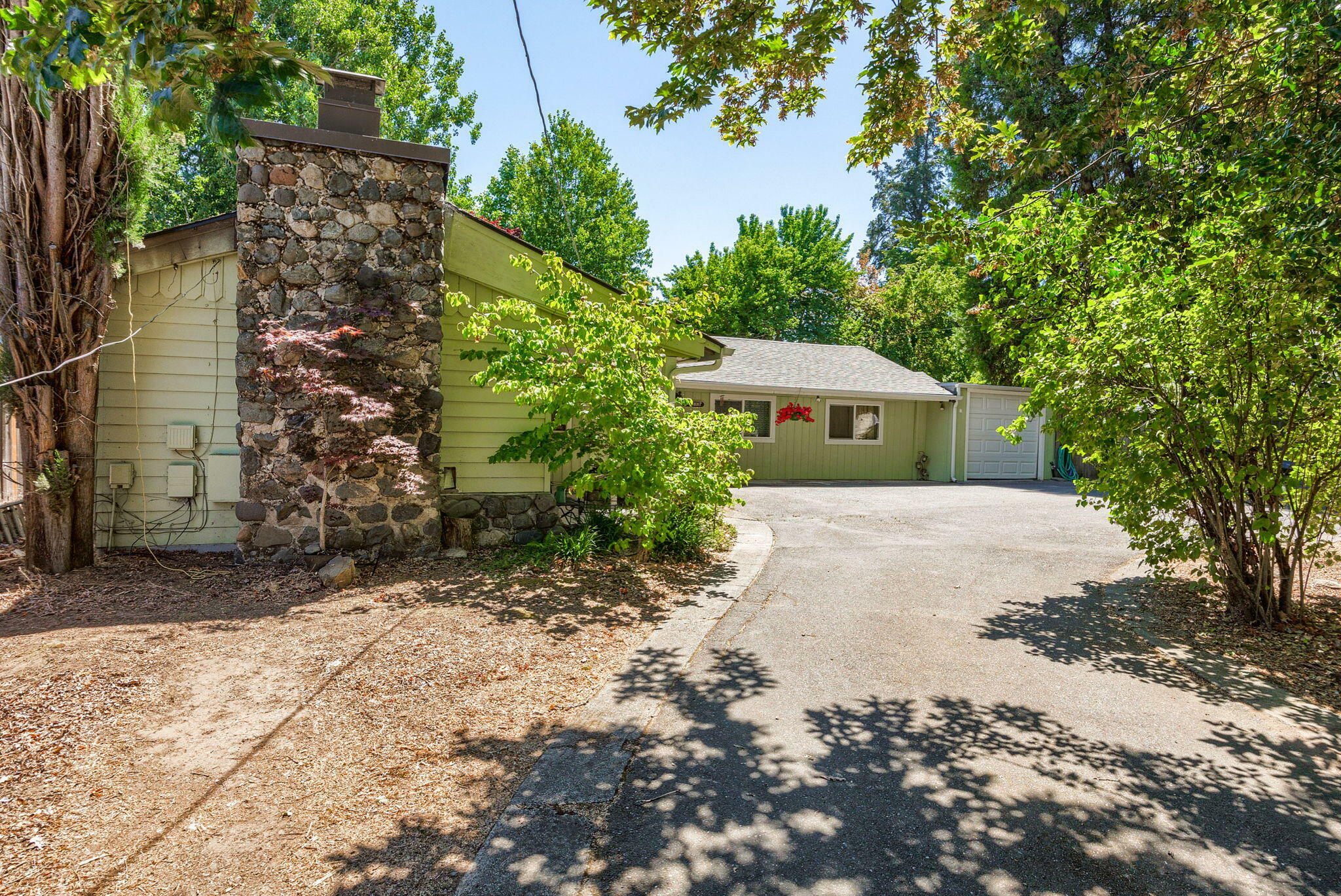 Property Photo: 1255 Plummer Avenue OR 97527