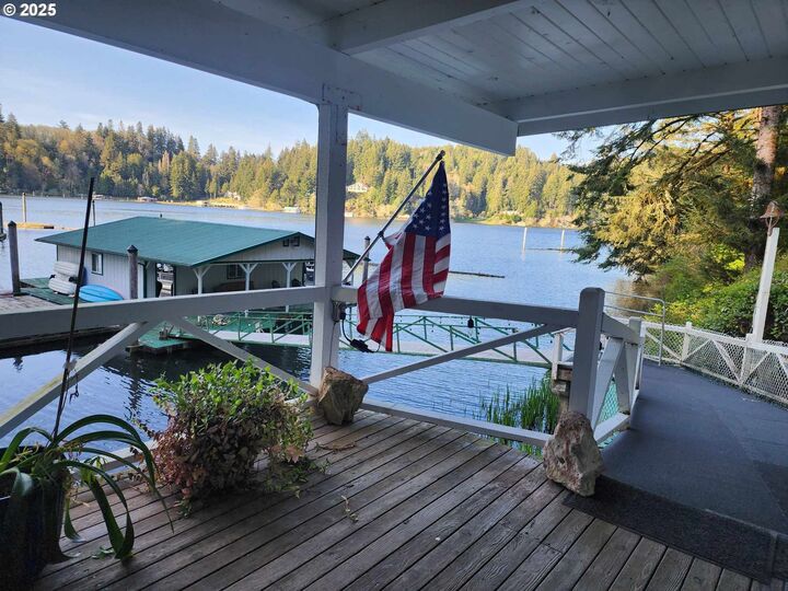 Property Photo: 3062 S Tenmile OR 97449