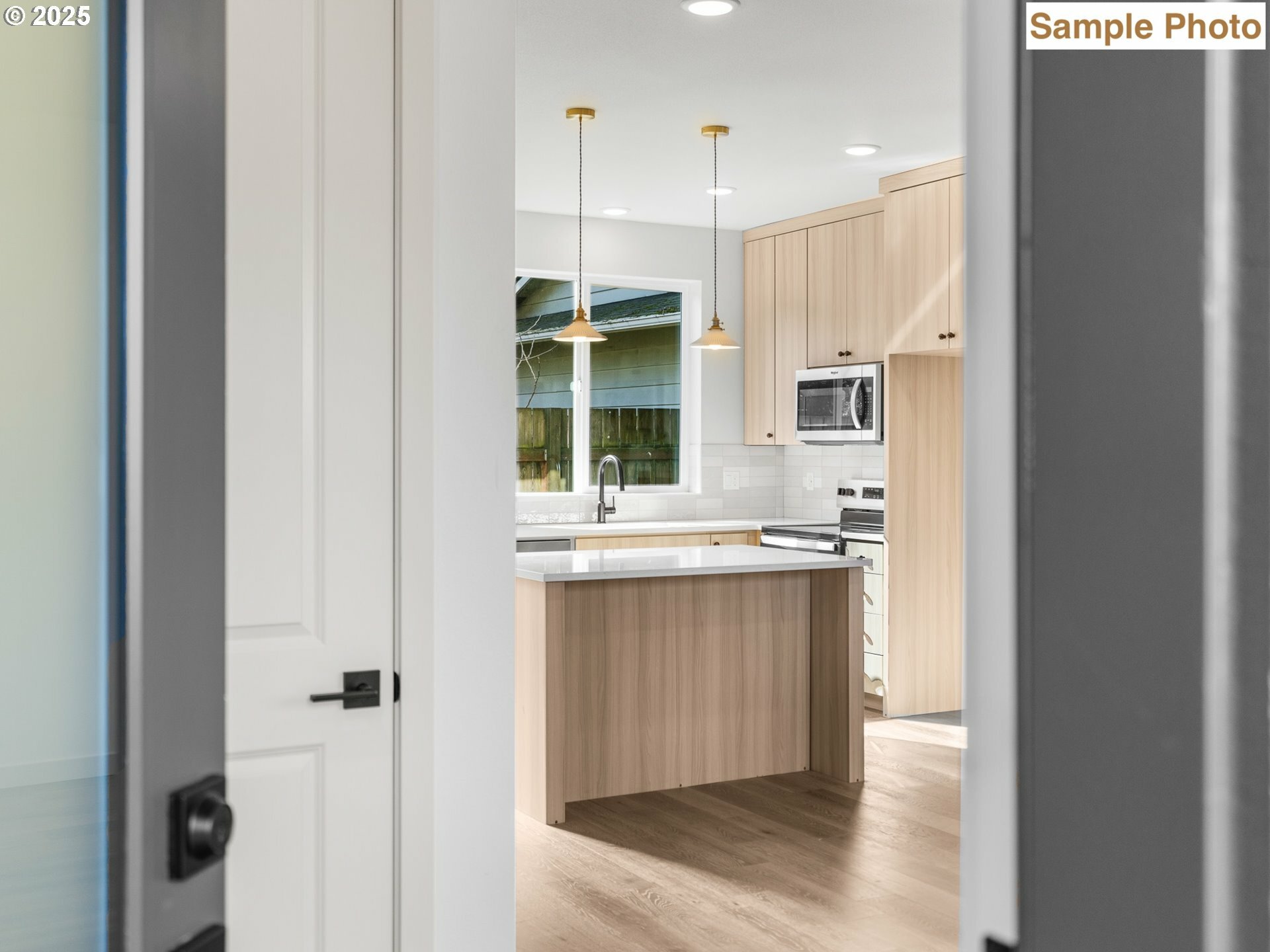 Property Photo: 696 SE 47th Ave OR 97215