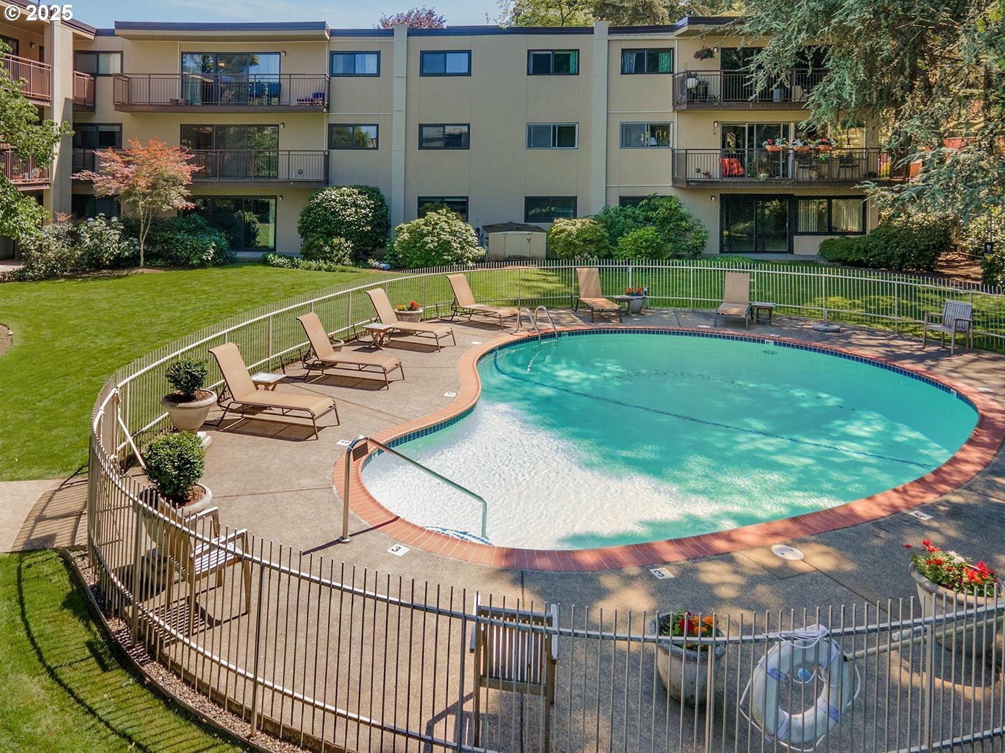 Property Photo: 2393 SW Park Pl 113 OR 97205