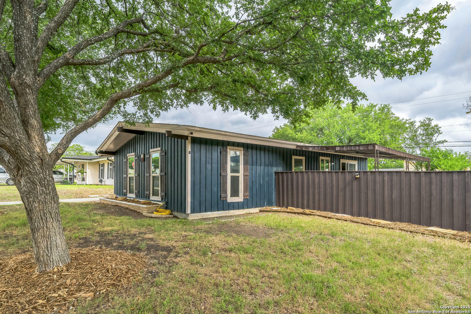 Property Photo: 407 Rexford Dr TX 78216