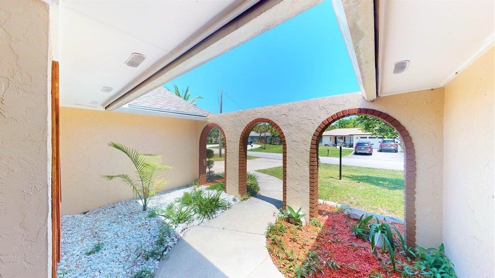 Property Photo: 10 Coral Reef Ct FL 32137
