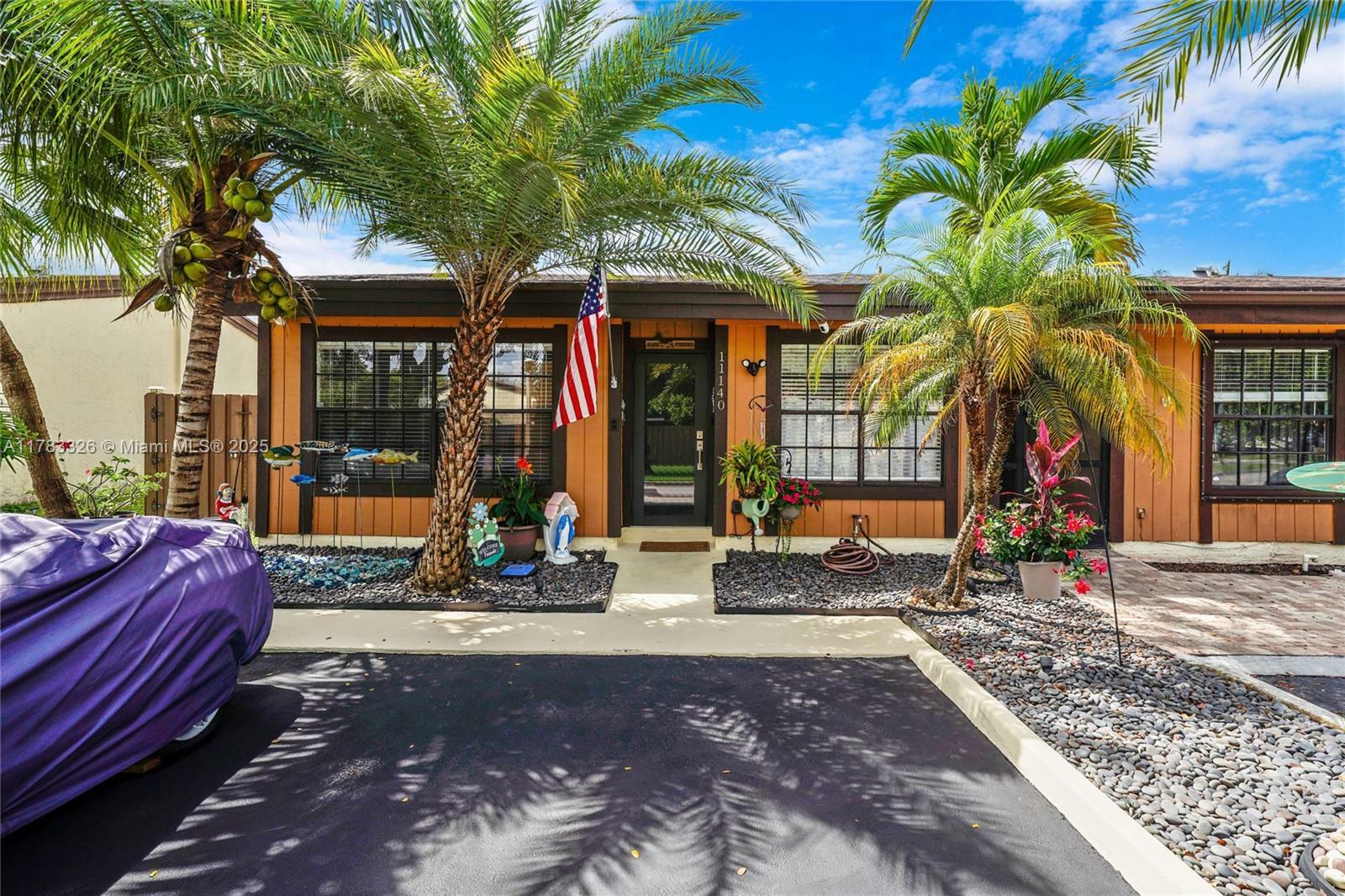 Property Photo: 11140 Redwood Ave FL 33026