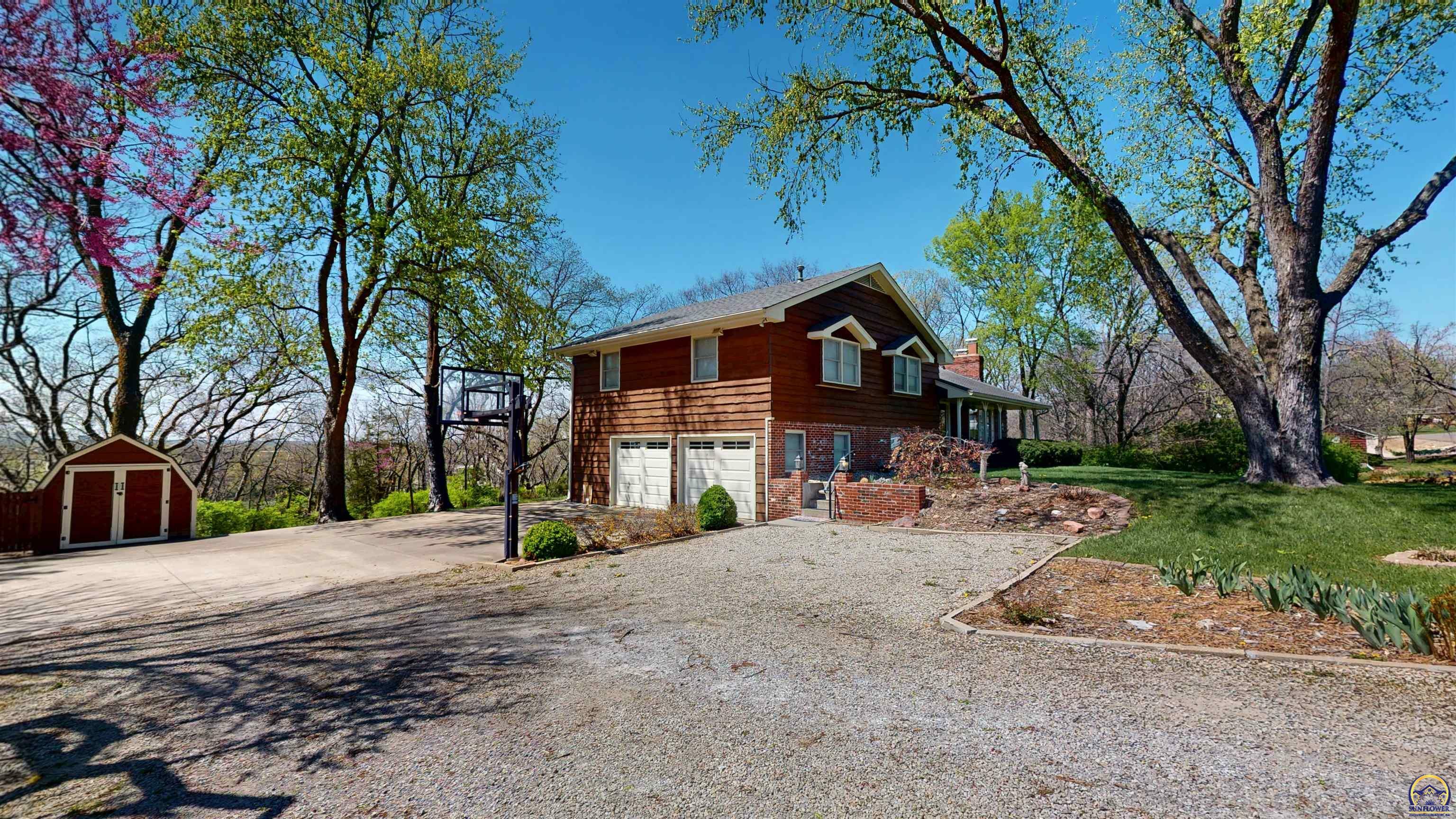 Property Photo: 1031 NE 27th St KS 66617