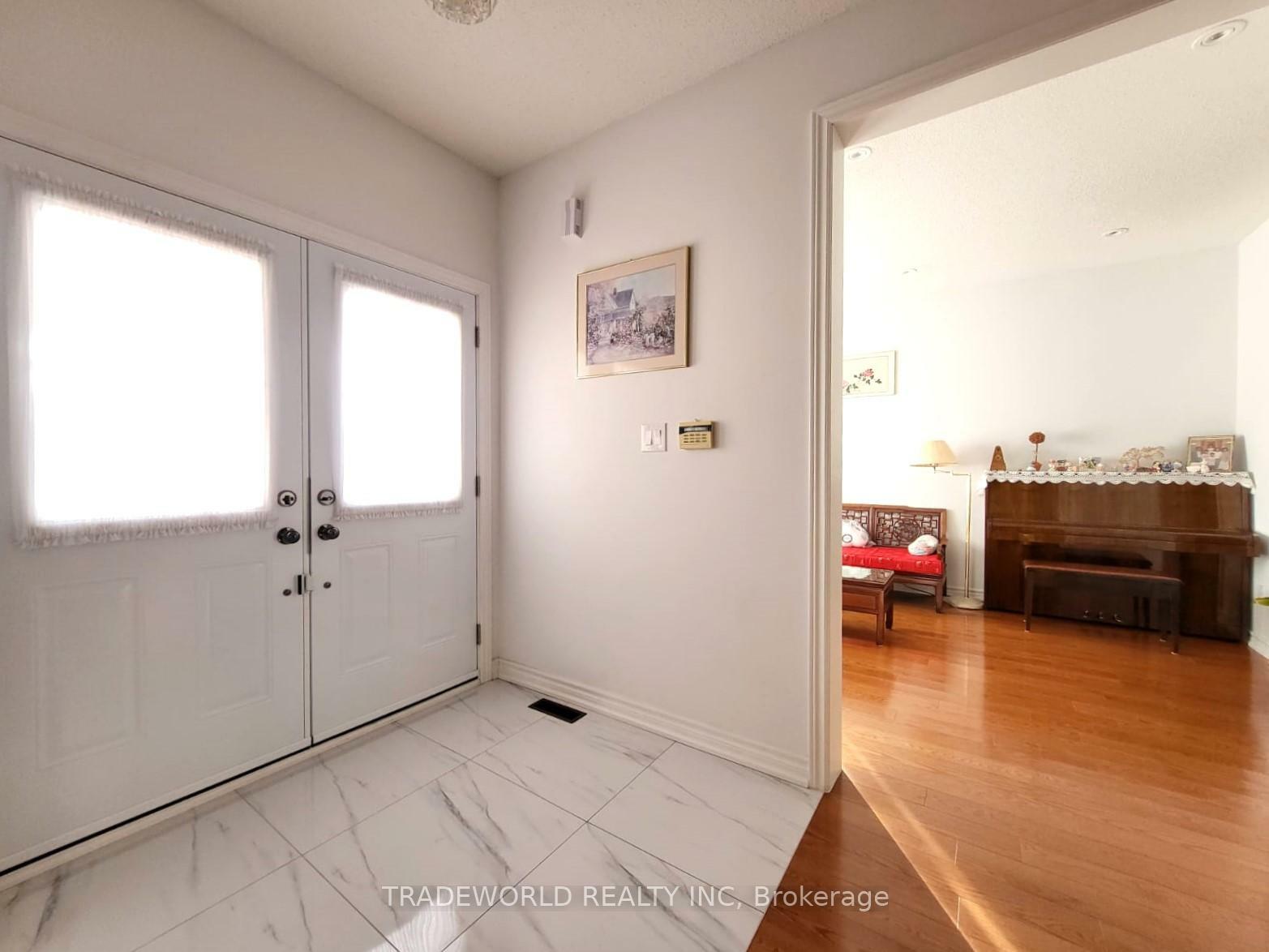 Property Photo: 260 Highglen Avenue ON L3S 3W3