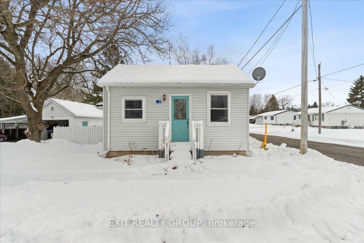 Property Photo: 37 Bruce Street ON K0K 2C0