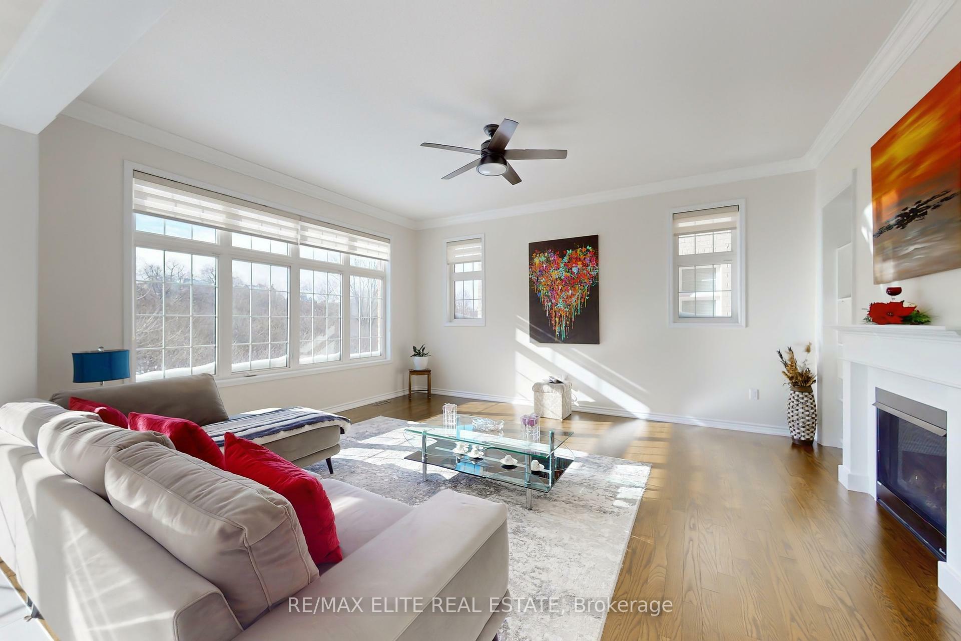 Property Photo: 105 Bridgepointe Court ON L4G 3H8