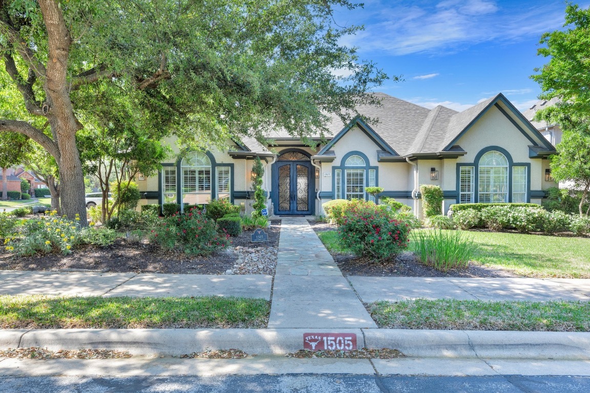 Property Photo: 1505 Lake Forest Cove TX 78665