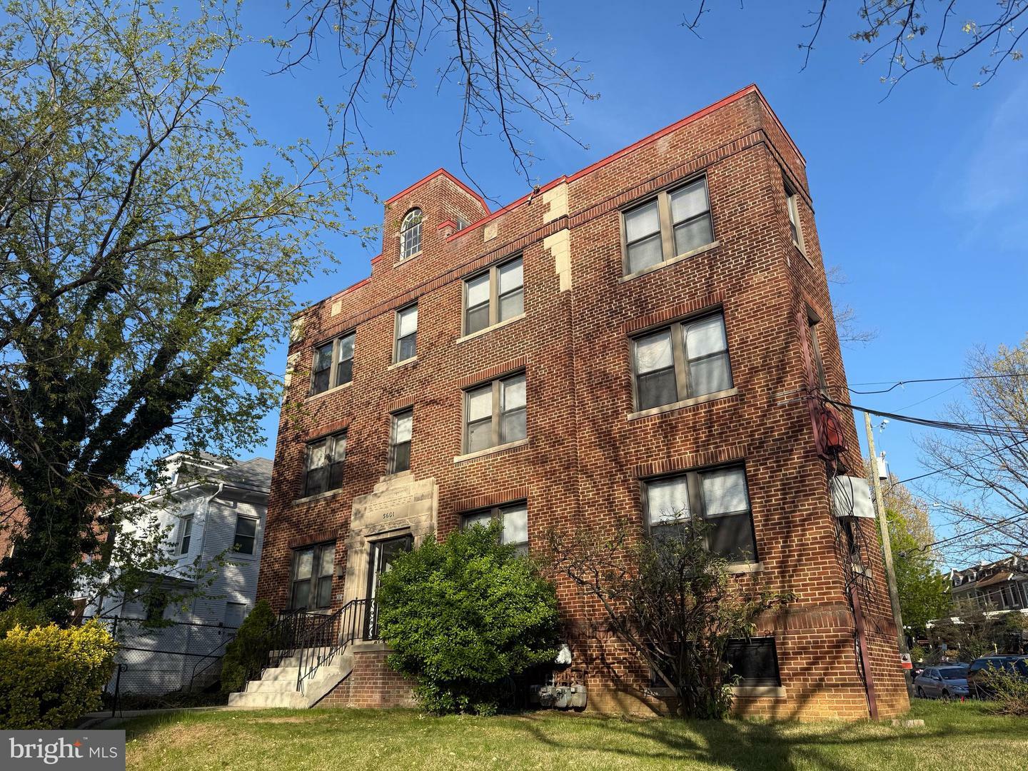 Property Photo: 5601 Colorado Avenue NW 1 DC 20011
