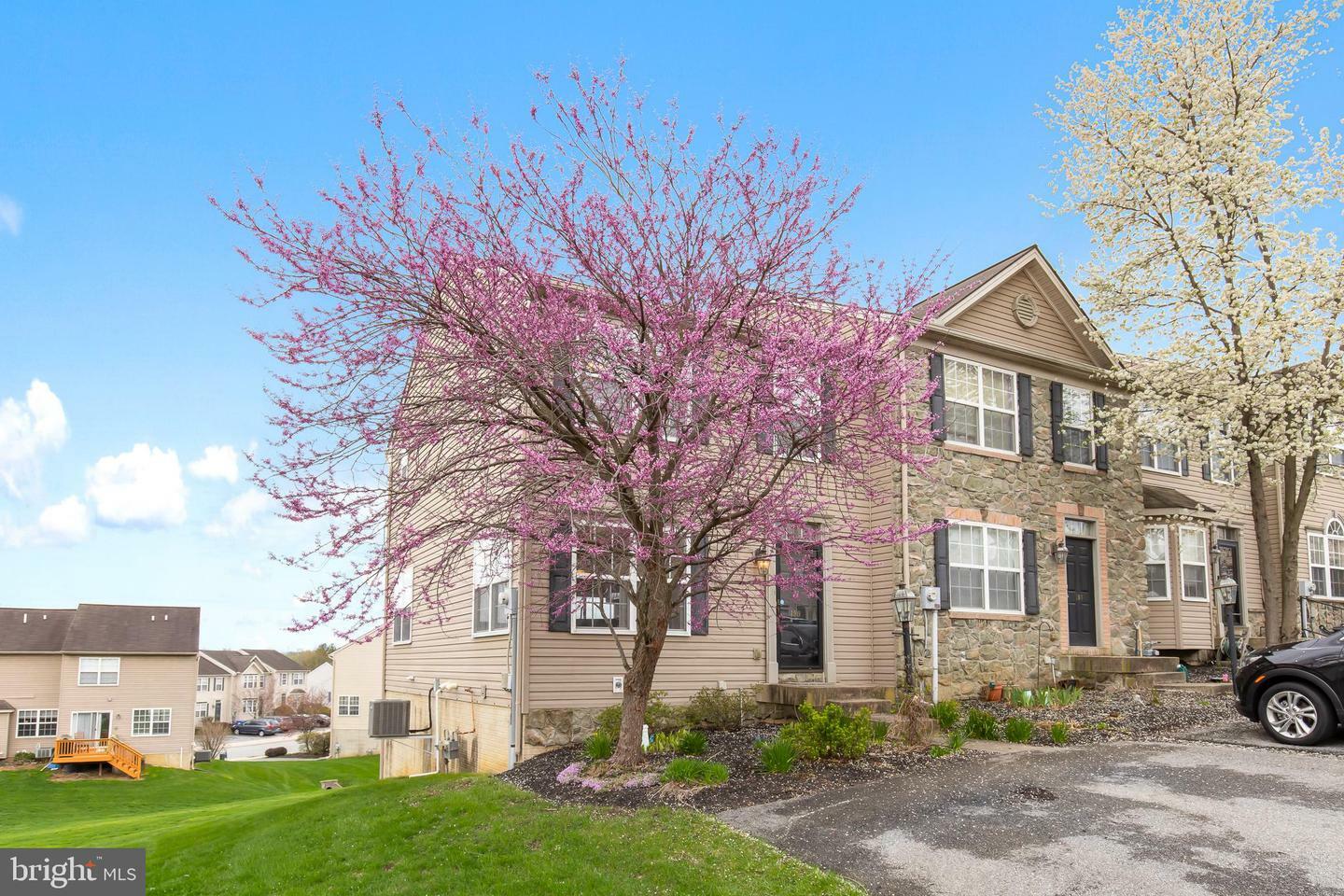 Property Photo: 199 Knollwood Road PA 17551
