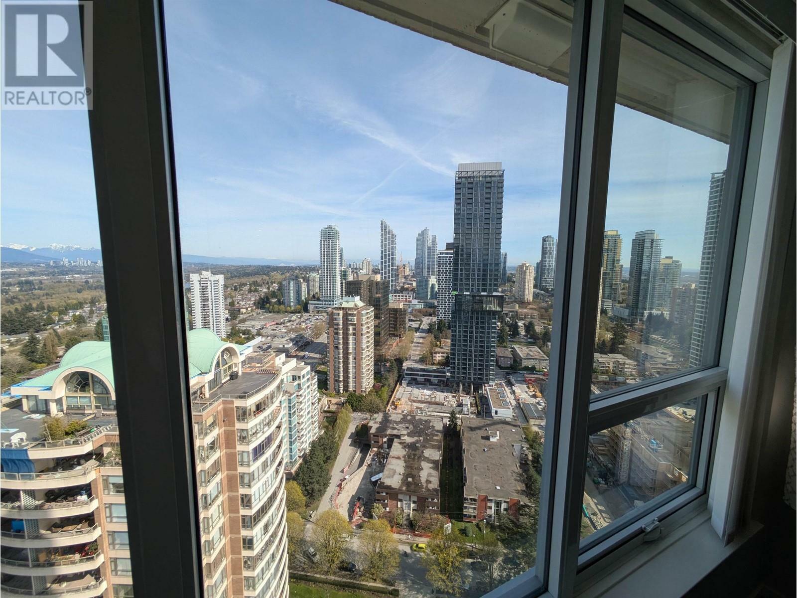 Photo de la propriété: 5883 Barker Avenue 3502 BC V5H 0G4