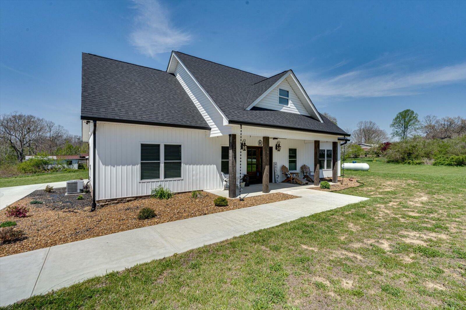 Property Photo: 84 18th Avenue TN 37339