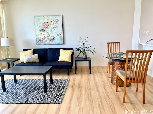 1448 Young Street 907  Honolulu HI 96814 photo