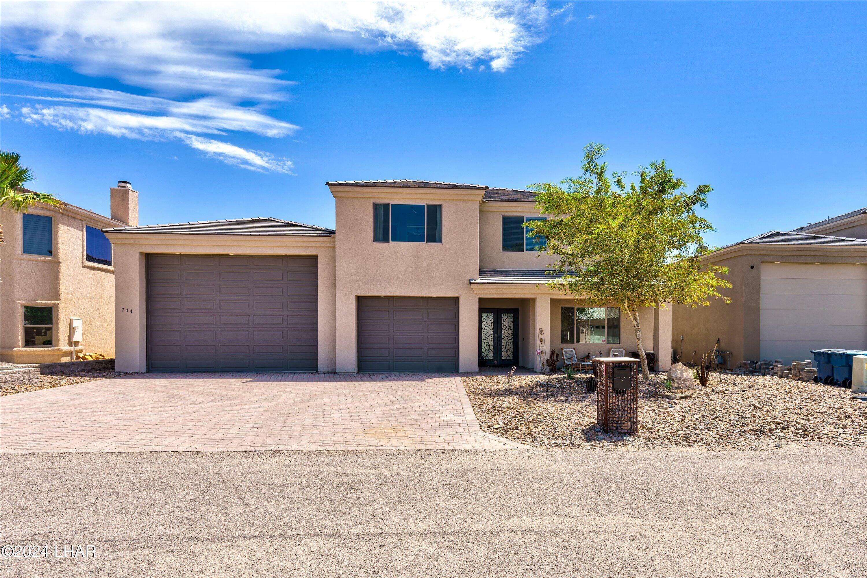 Property Photo: 744 Paseo Granada AZ 86406