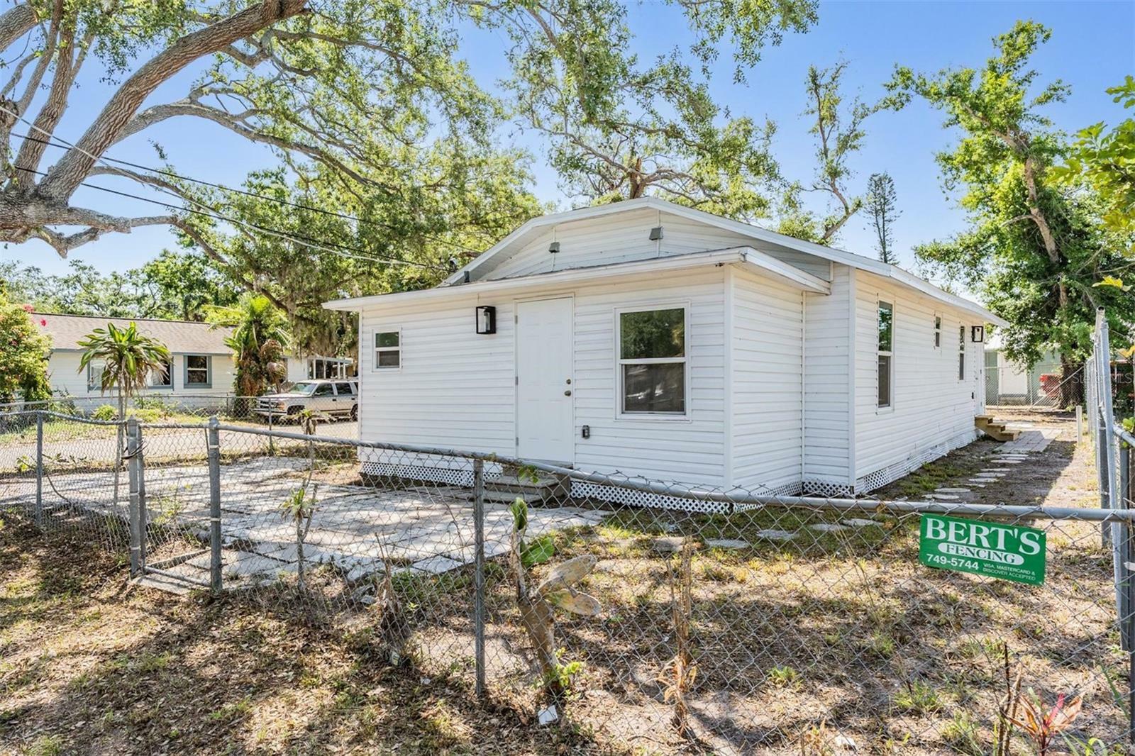 Property Photo: 1540 7th Avenue E FL 34208