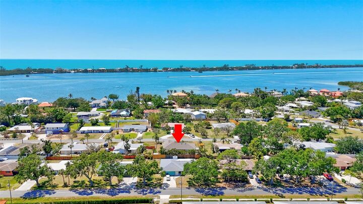 Property Photo: 519 Bayview Avenue FL 34229