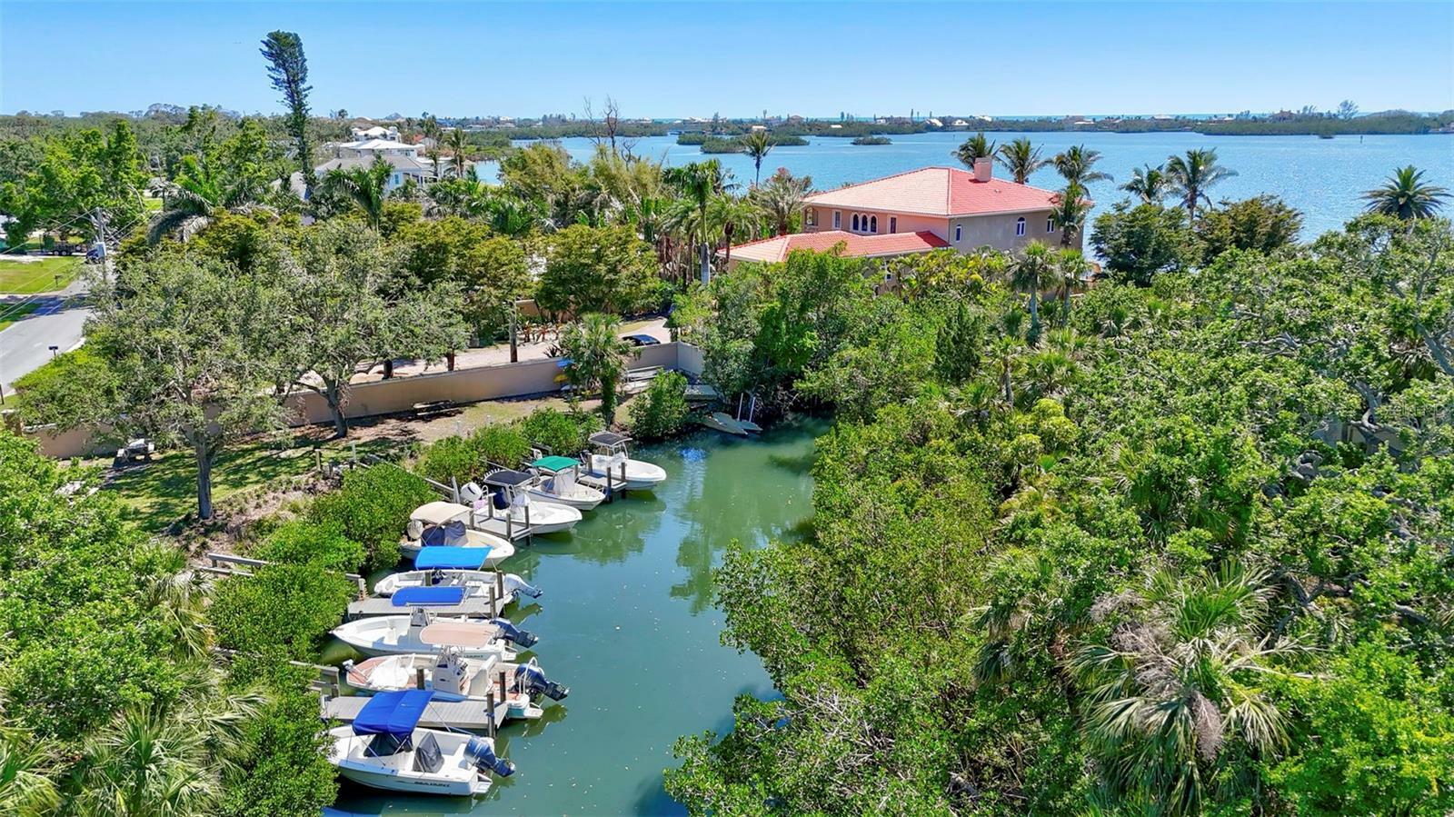 Property Photo: 519 Bayview Avenue FL 34229