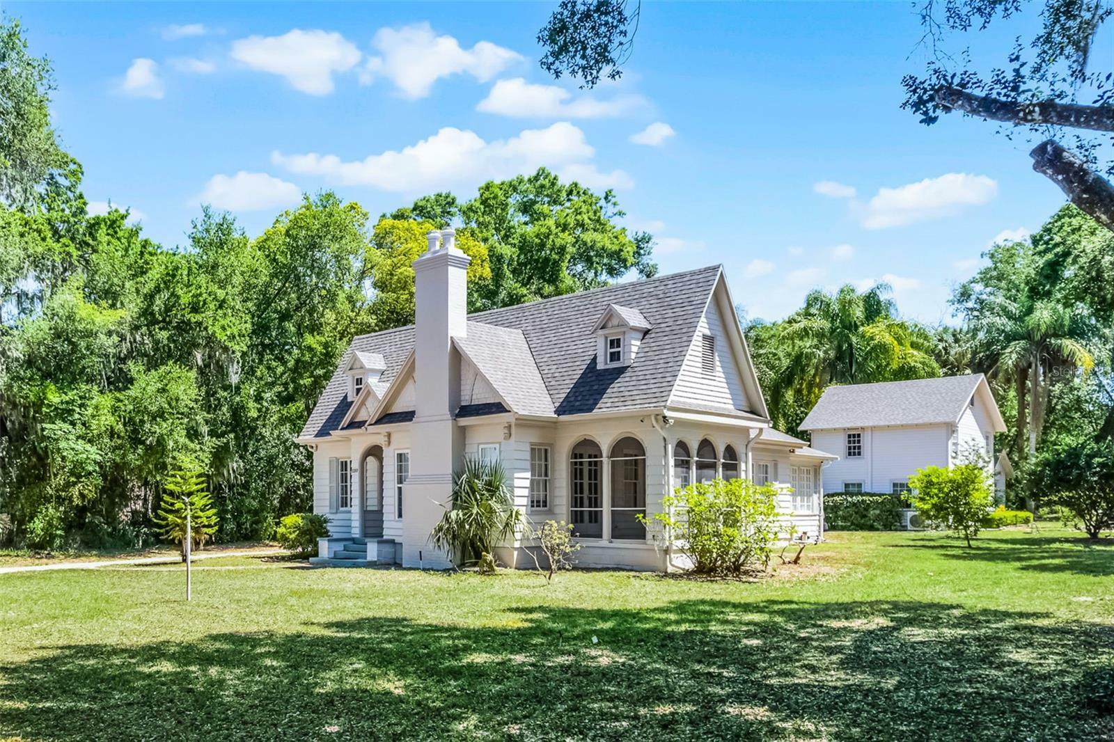 Property Photo: 1210 S Clayton Street FL 32757