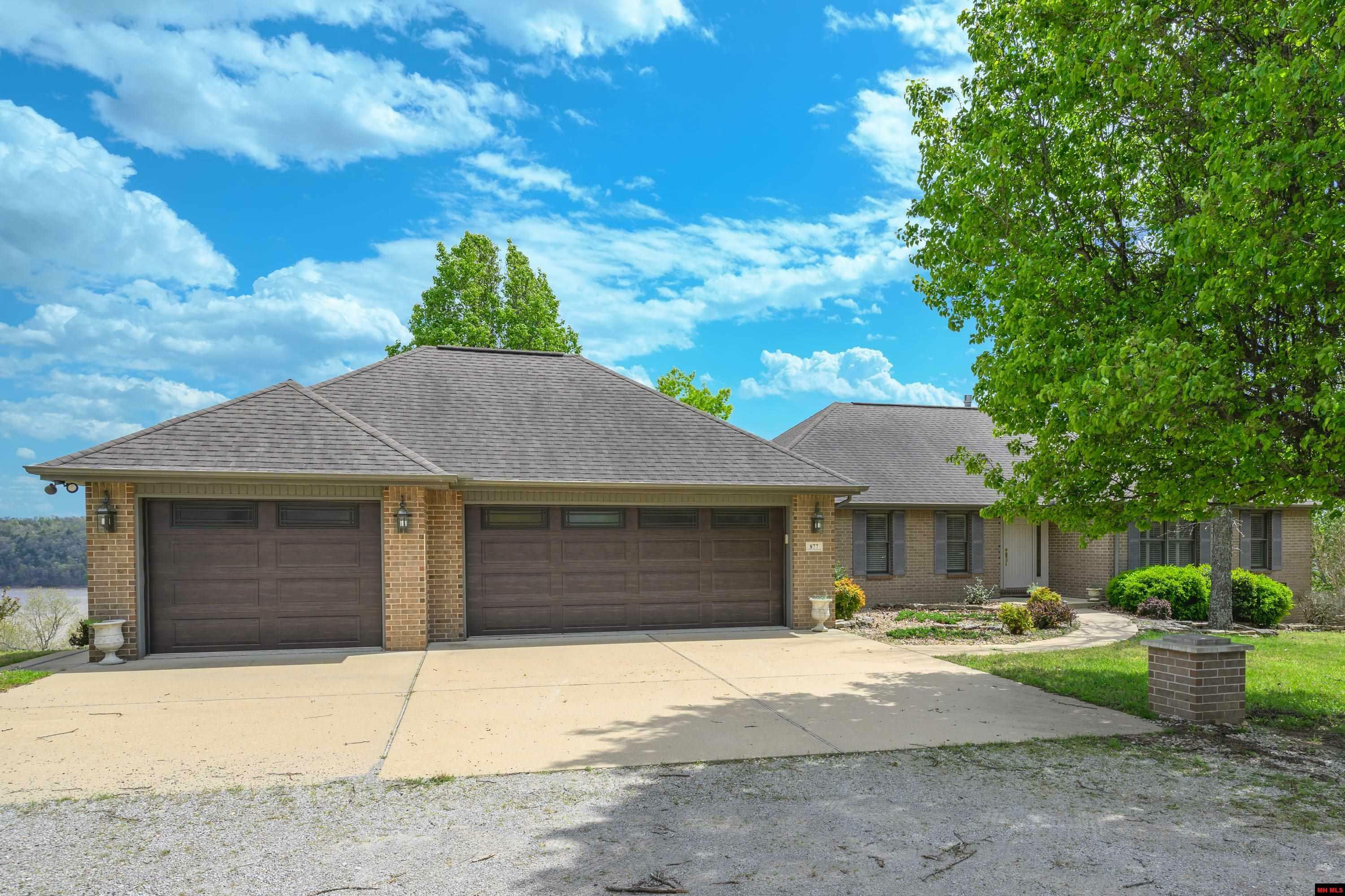 Property Photo: 877 Lake Point Bluff AR 72623