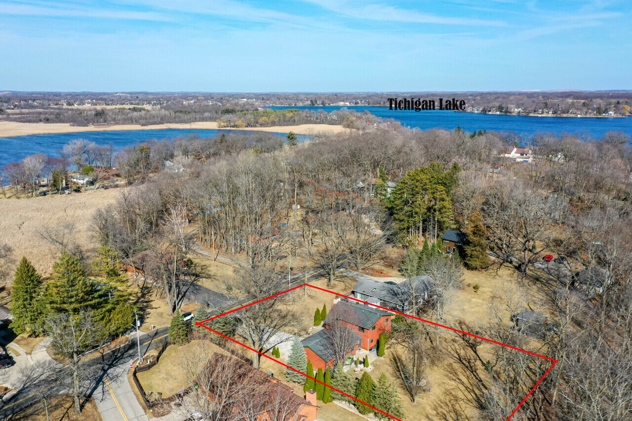 Property Photo: 29323 Riverview Ln WI 53185
