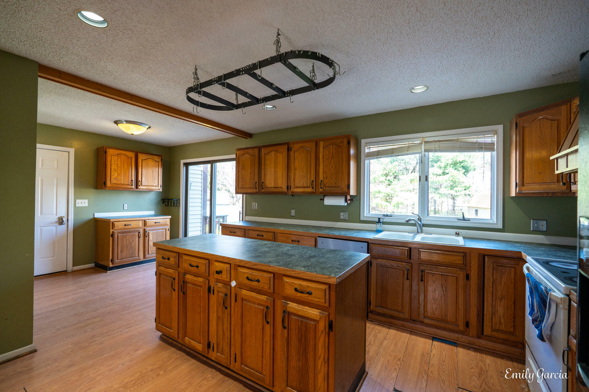 Property Photo: 14130 Deer Cove Dr Drive MI 49424