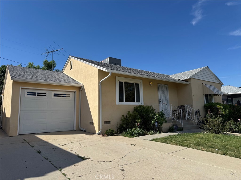 Property Photo: 5807 Balcom Avenue CA 91316