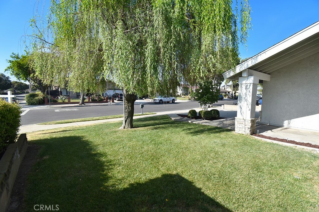 Property Photo: 1483 E Oak Hill Court CA 91761