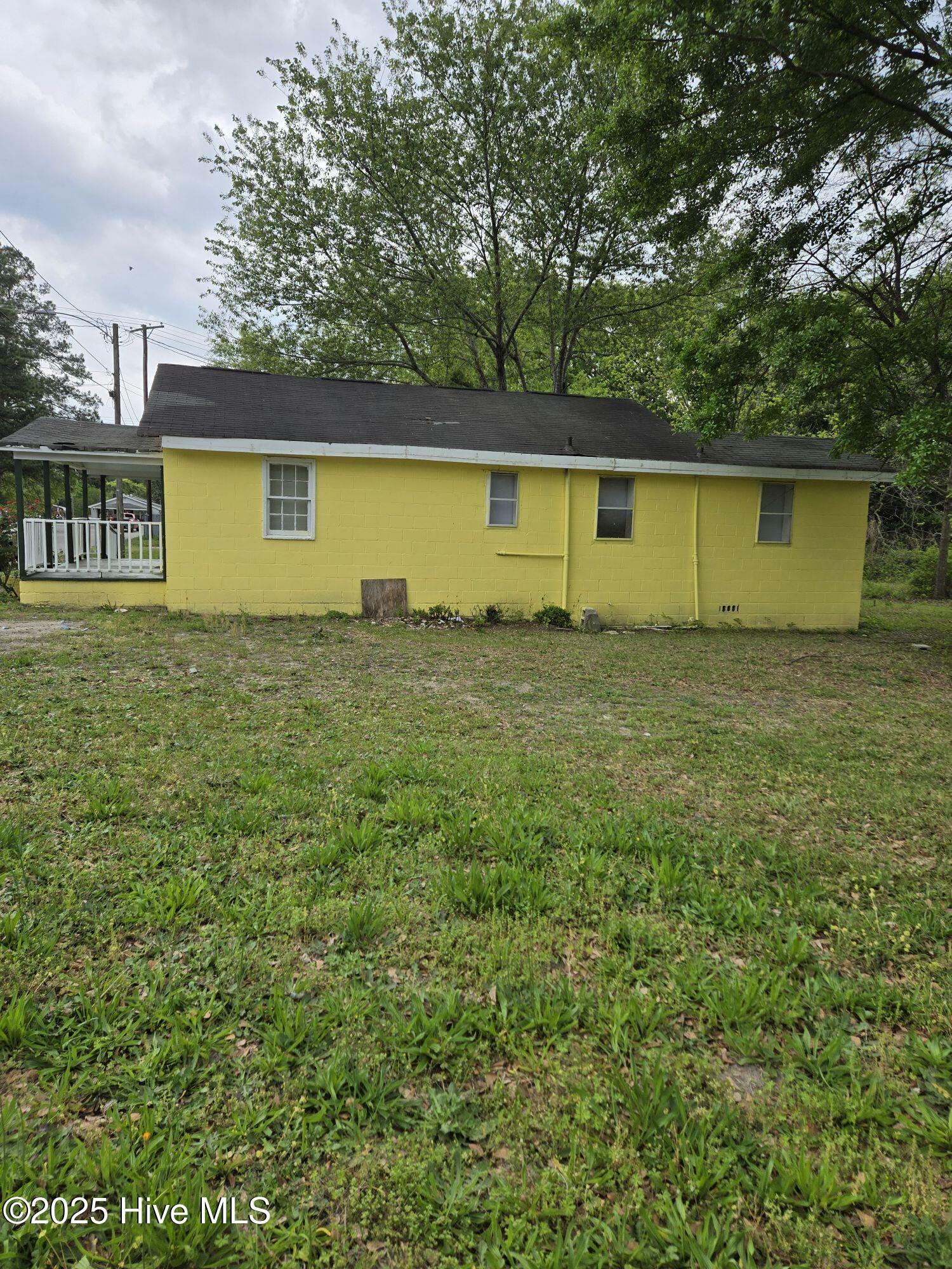 Property Photo: 607 Washington Street NC 28352