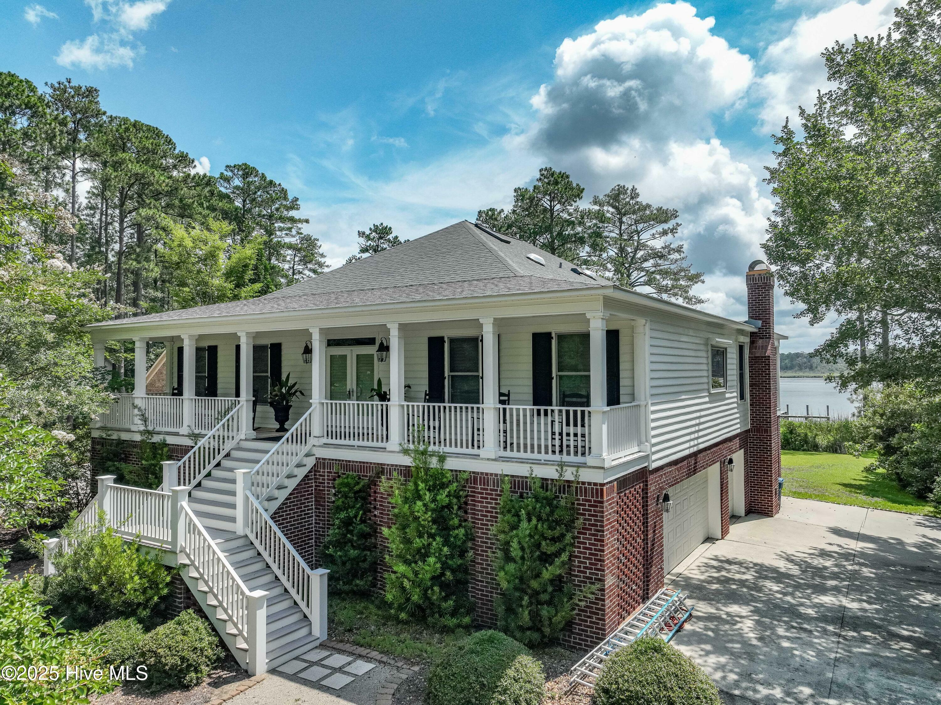 923 Crooked Creek Drive  New Bern NC 28560 photo