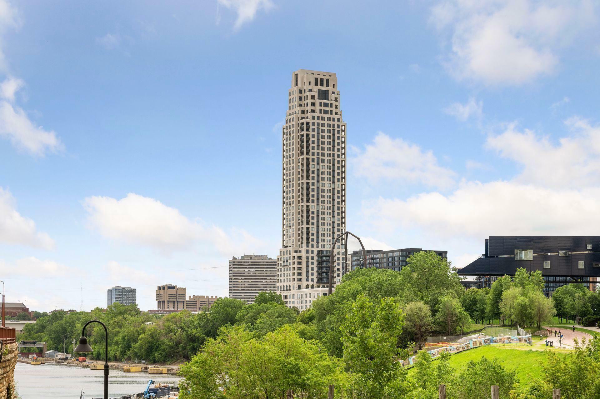1111 W River Parkway 8D  Minneapolis MN 55415 photo