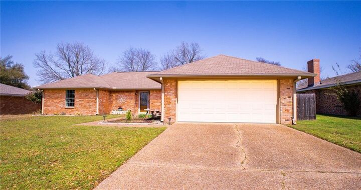 Property Photo: 1016 Clark Street TX 76667