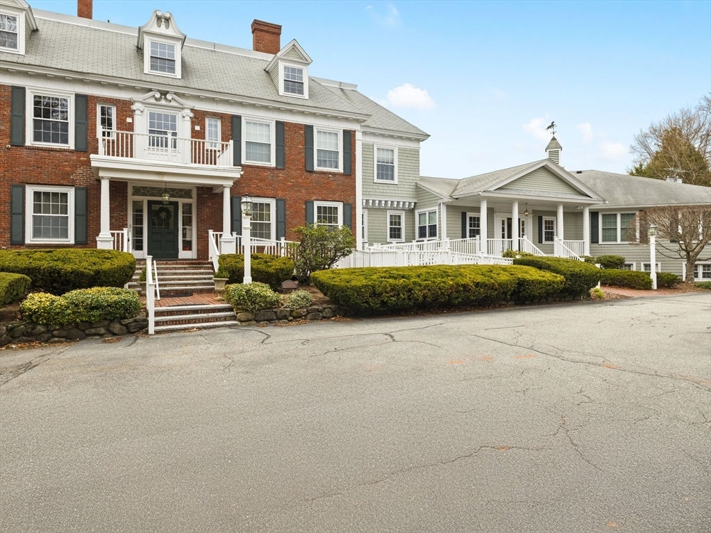 Property Photo: 5 Porter Rd 105 MA 01810