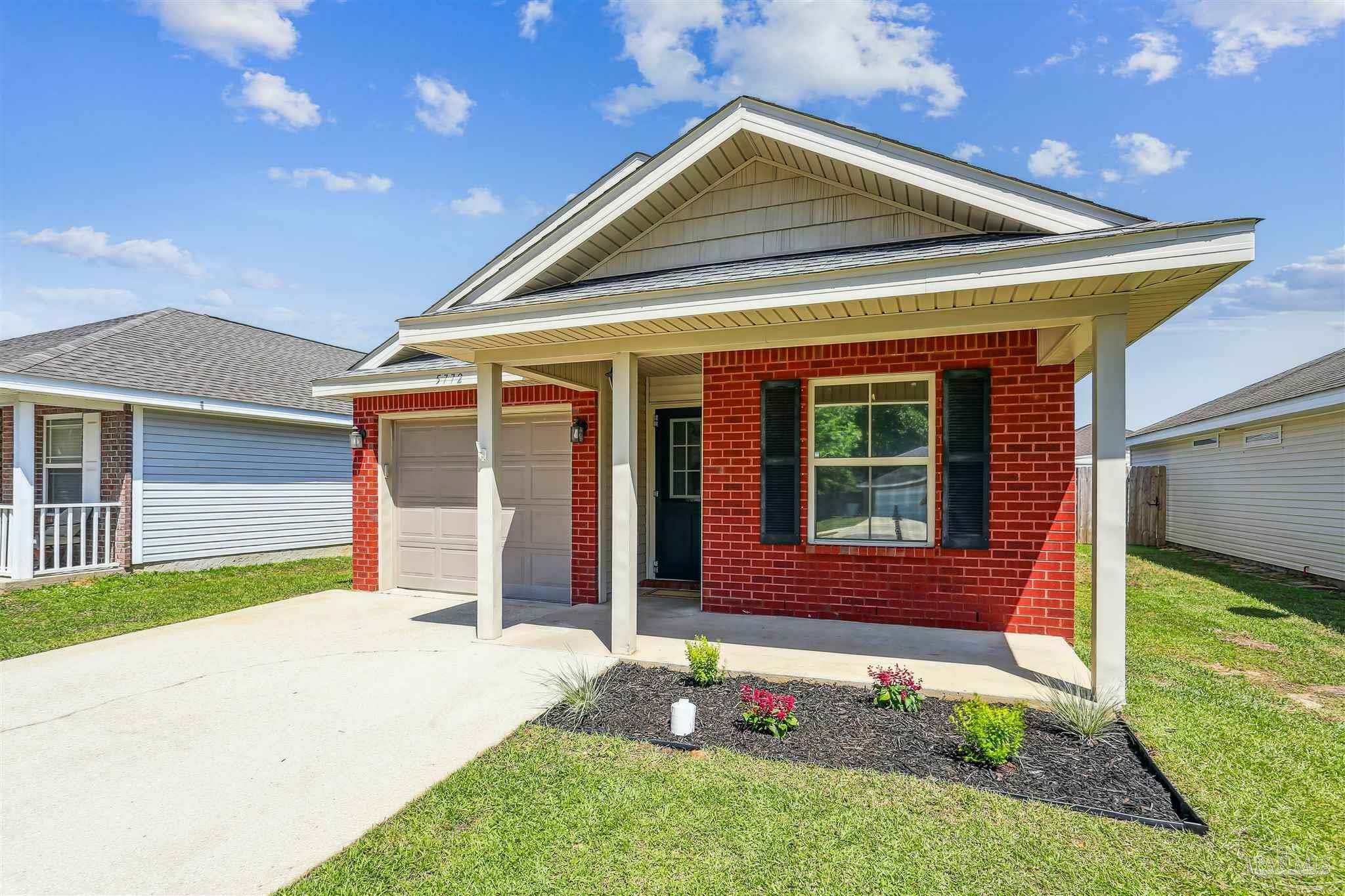 Property Photo: 5772 Pescara Dr FL 32571