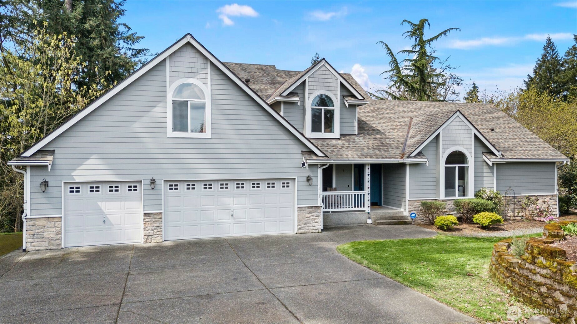 Property Photo: 1716 7th Street SE WA 98372