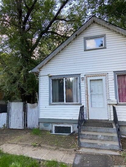 Property Photo: 211 V Avenue S SK S7M 3E2